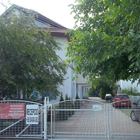 Apartman Pavai Hajduszoboszlo Ngoại thất bức ảnh