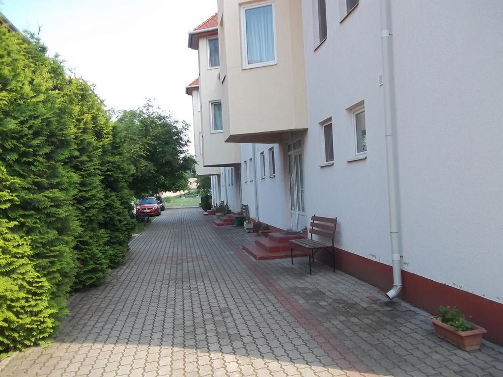 Apartman Pavai Hajduszoboszlo Ngoại thất bức ảnh