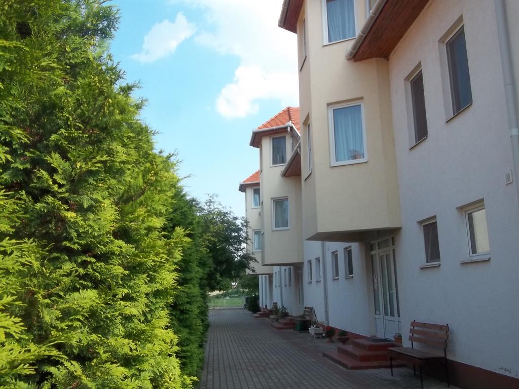 Apartman Pavai Hajduszoboszlo Ngoại thất bức ảnh